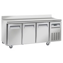 Table frigorifique, ventilé, 3 portes GN 1/1, avec dosseret, sur roues, 2 avec freins